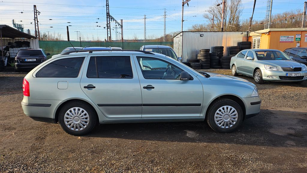 skoda-octavia-1-6-mpi-trumf-combi - 2