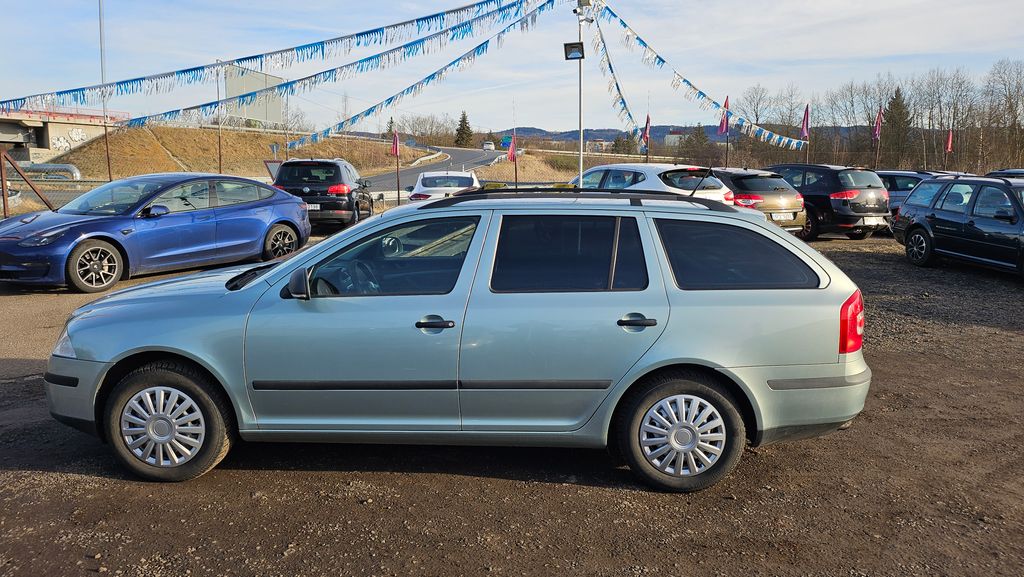 skoda-octavia-1-6-mpi-trumf-combi - 3