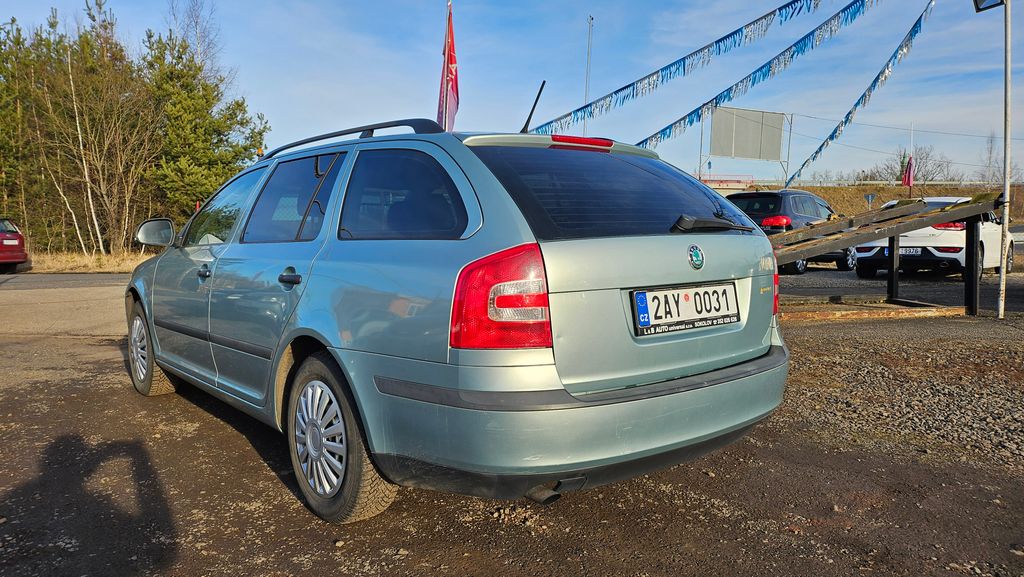 skoda-octavia-1-6-mpi-trumf-combi - 4