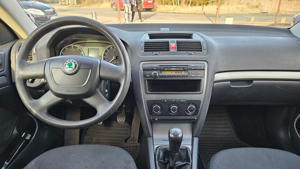 skoda-octavia-1-6-mpi-trumf-combi - 8