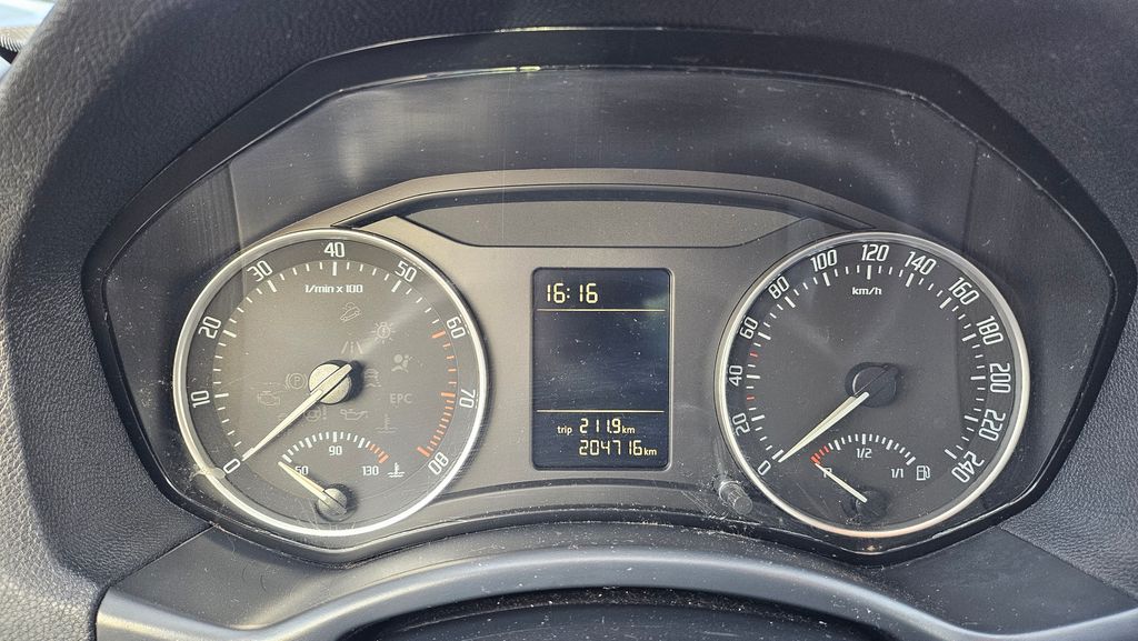 skoda-octavia-1-6-mpi-trumf-combi - 9