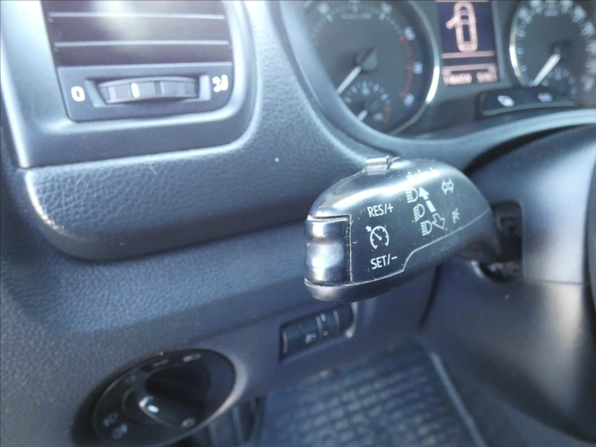 skoda-roomster-1-2-tsi-ambition - 8
