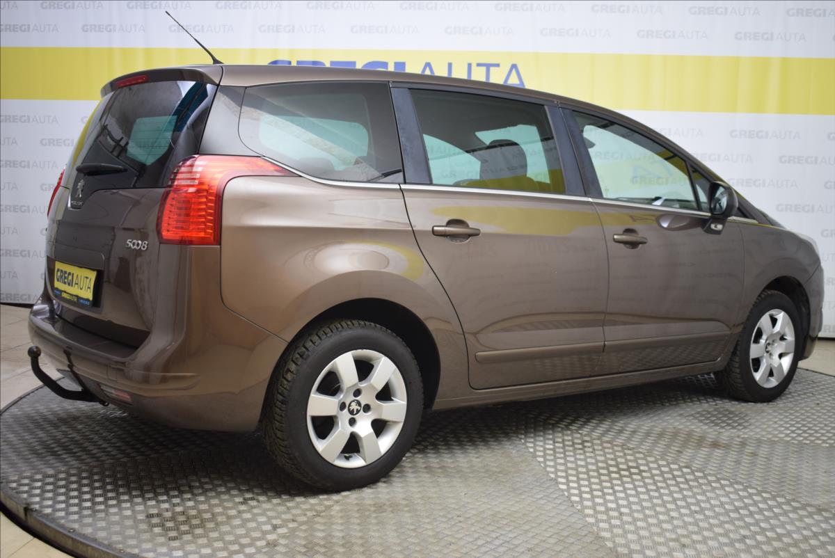 peugeot-5008-1-6-hdi-1-majitel-top-stav - 4