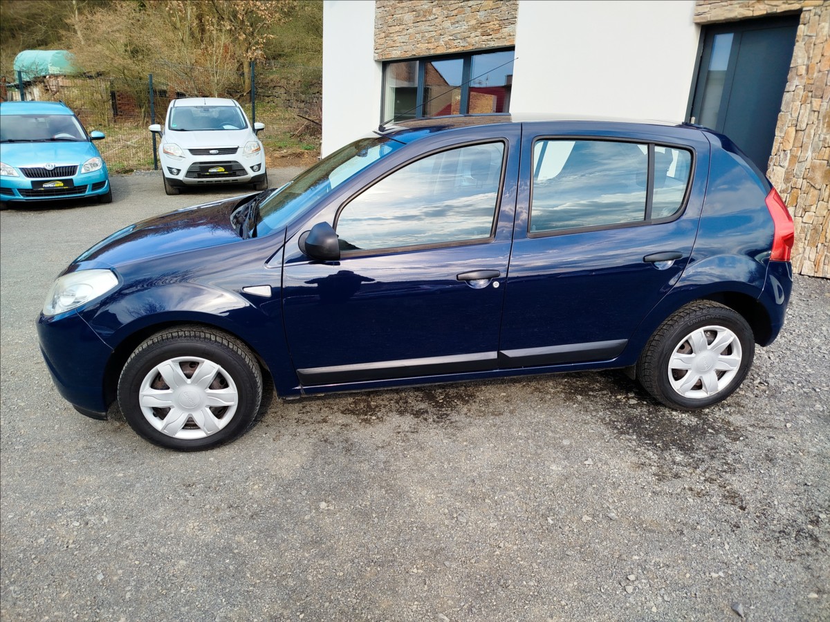 dacia-sandero-1-2-i-55kw-1-majitel-arctica - 1