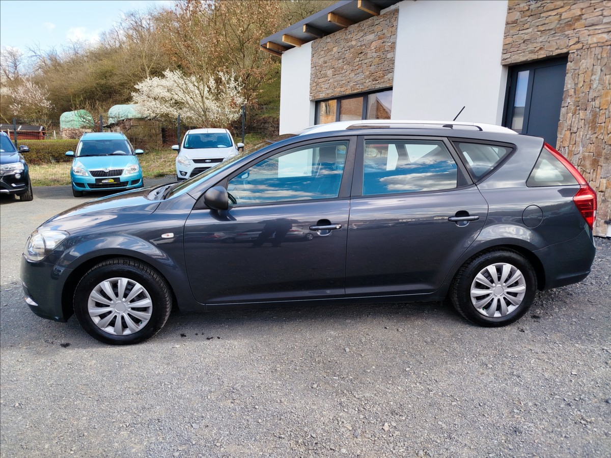 kia-ceed-1-4-i-66kw-active-tazne-zarizeni - 1
