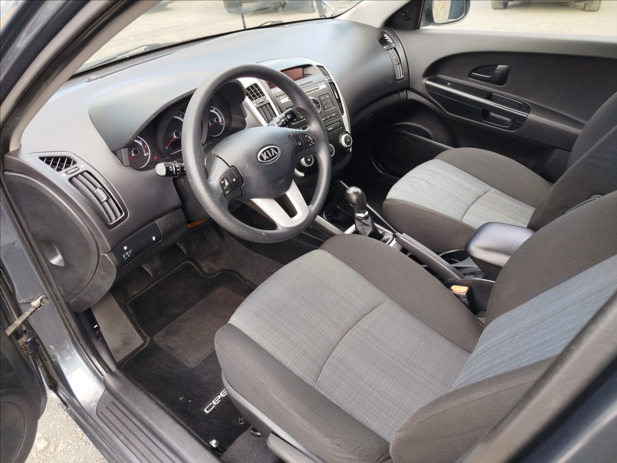 kia-ceed-1-4-i-66kw-active-tazne-zarizeni - 9