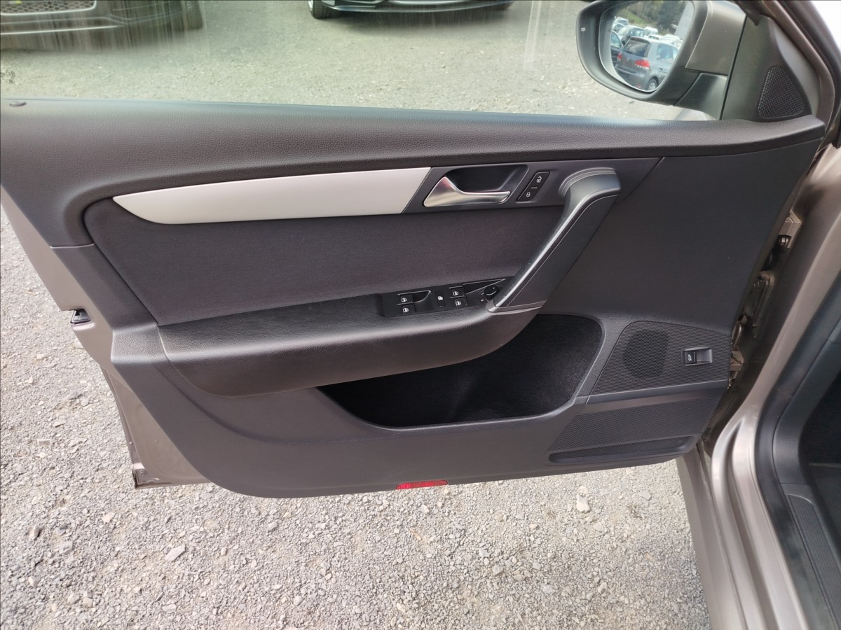 volkswagen-passat-2-0-tdi-103kw-1-majitel-tazne-zarizeni - 8