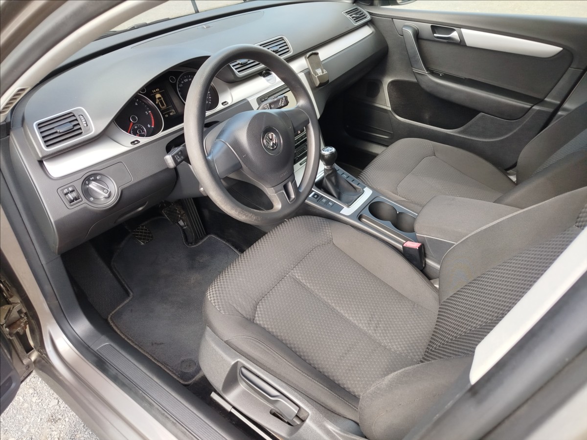 volkswagen-passat-2-0-tdi-103kw-1-majitel-tazne-zarizeni - 9