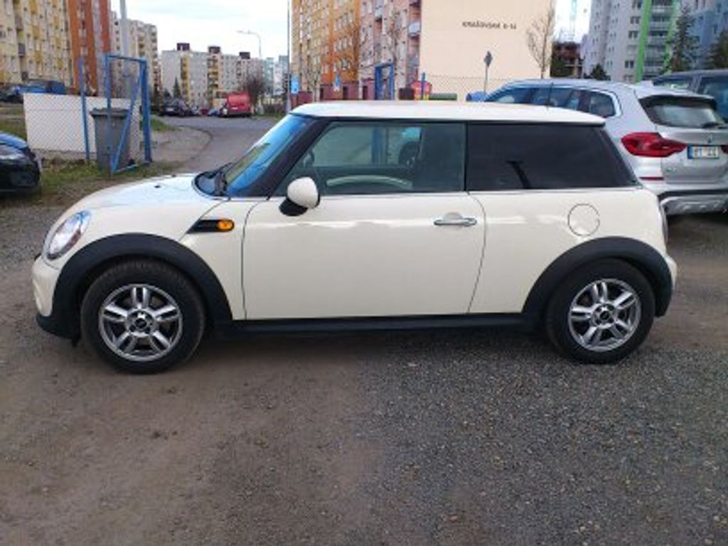 mini-one-cooper-1-6-one-d - 1