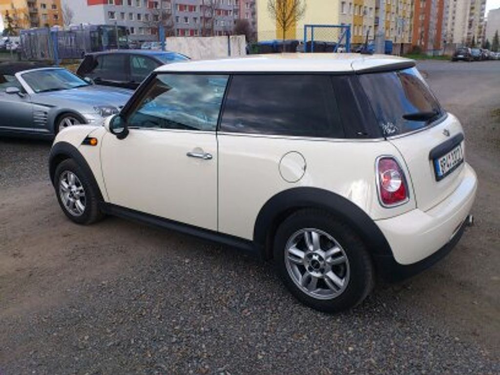 mini-one-cooper-1-6-one-d - 2