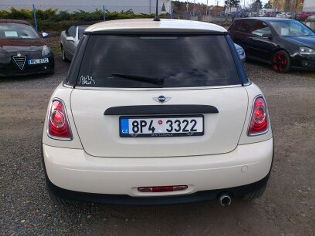 mini-one-cooper-1-6-one-d - 3