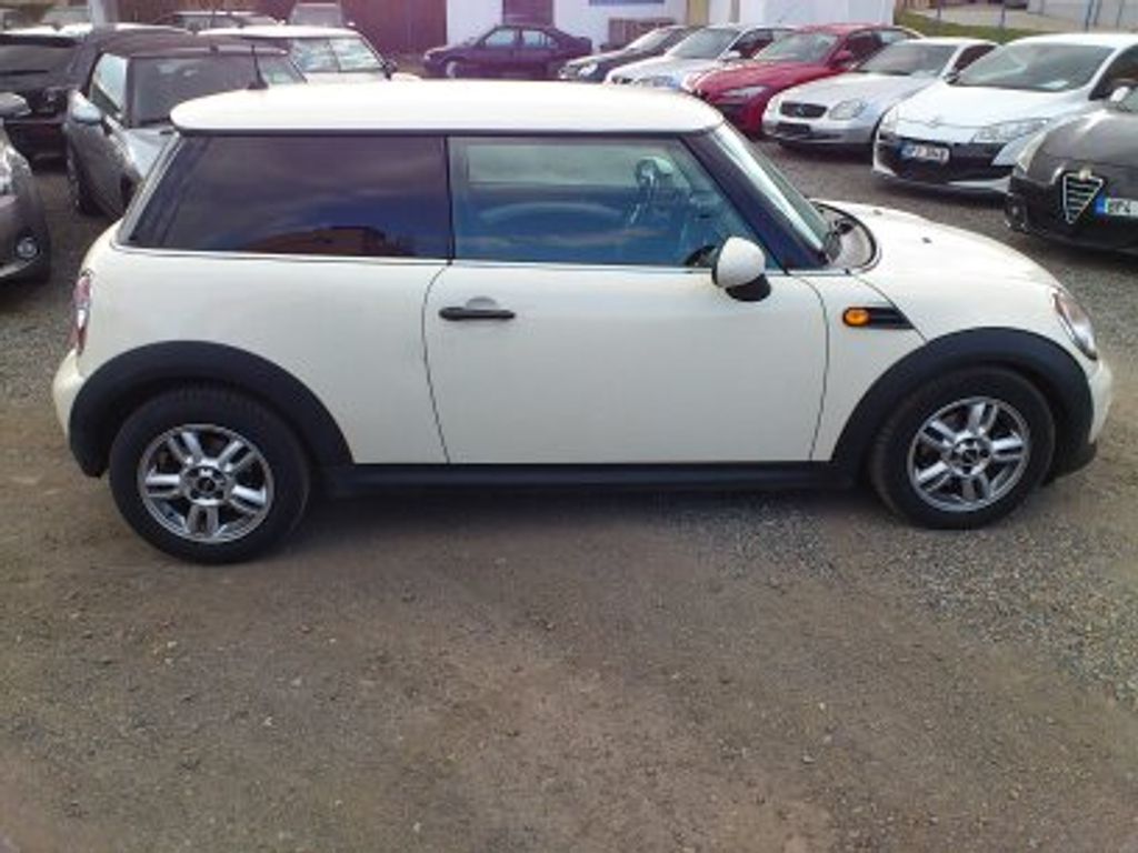 mini-one-cooper-1-6-one-d - 5