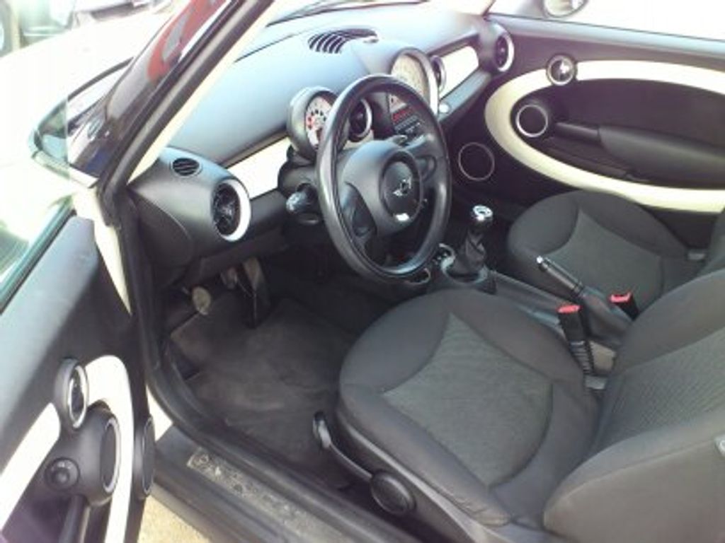 mini-one-cooper-1-6-one-d - 8