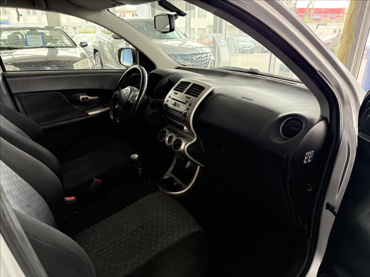 toyota-urban-cruiser-1-3-74-kw-klimatizace - 7