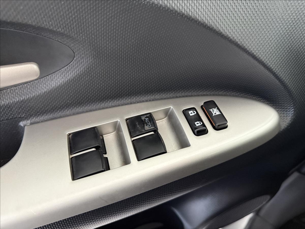 toyota-urban-cruiser-1-3-74-kw-klimatizace - 9