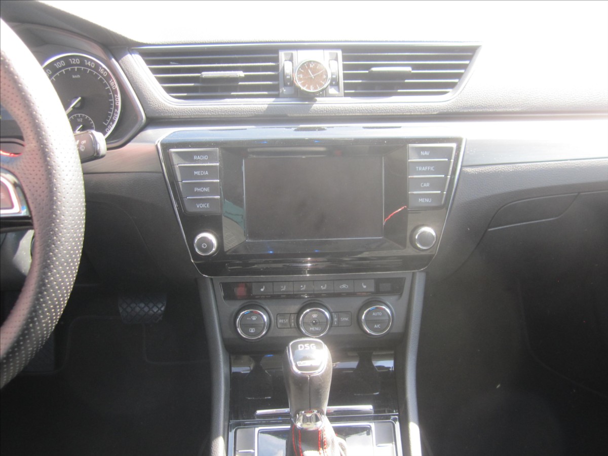 skoda-superb-2-0tdi-dsg-style-aut-klima - 8
