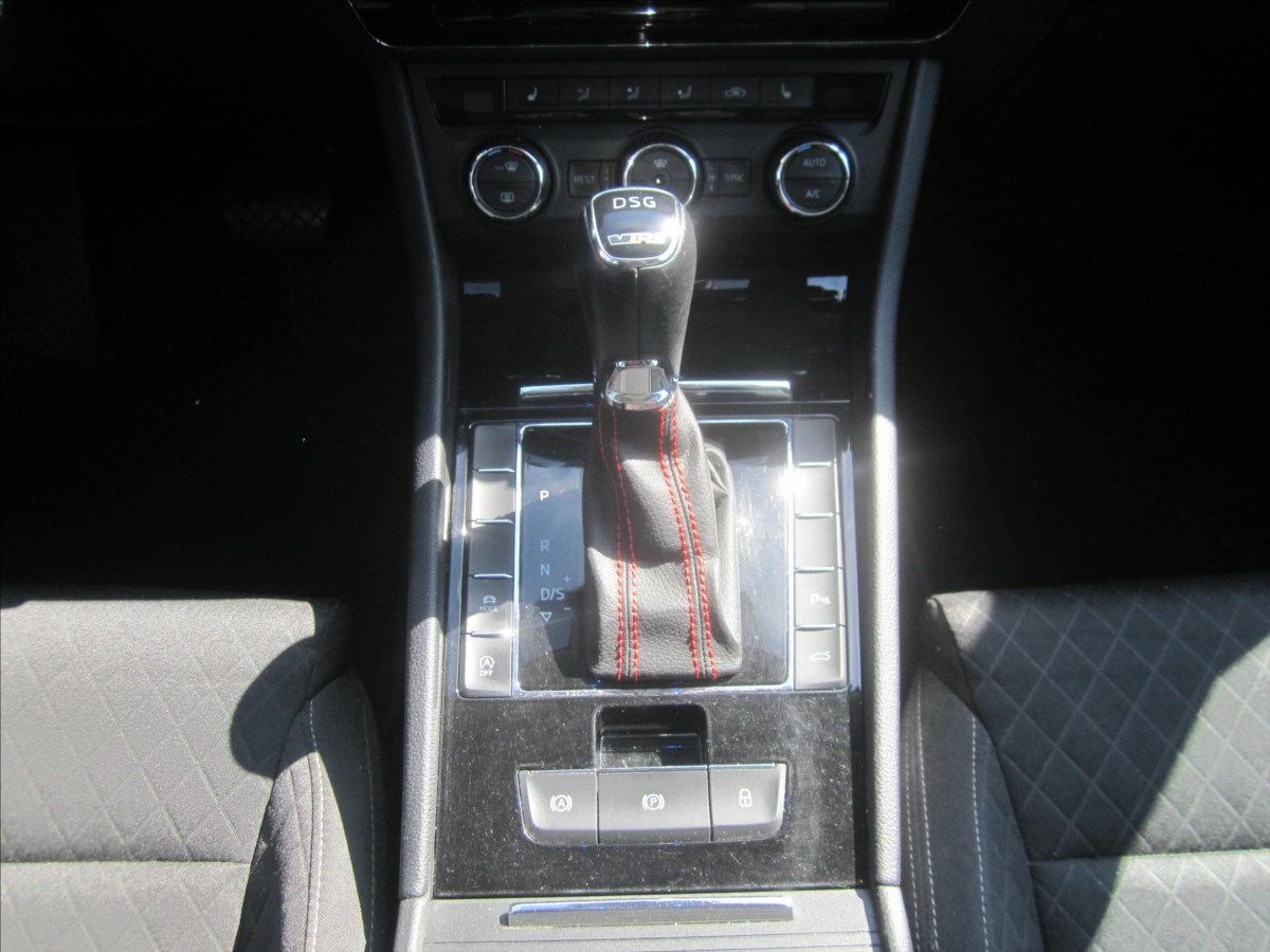 skoda-superb-2-0tdi-dsg-style-aut-klima - 9