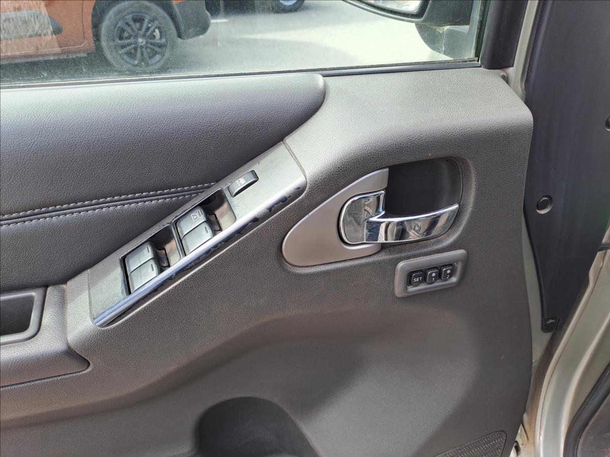 nissan-pathfinder-3-0-dci-v6-4x4-automat - 9