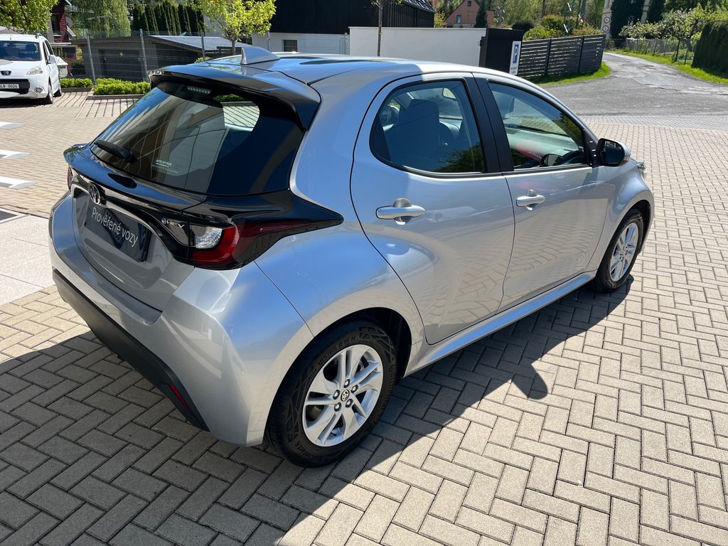 toyota-yaris-1-5-hybrid-e-cvt-comfort - 5