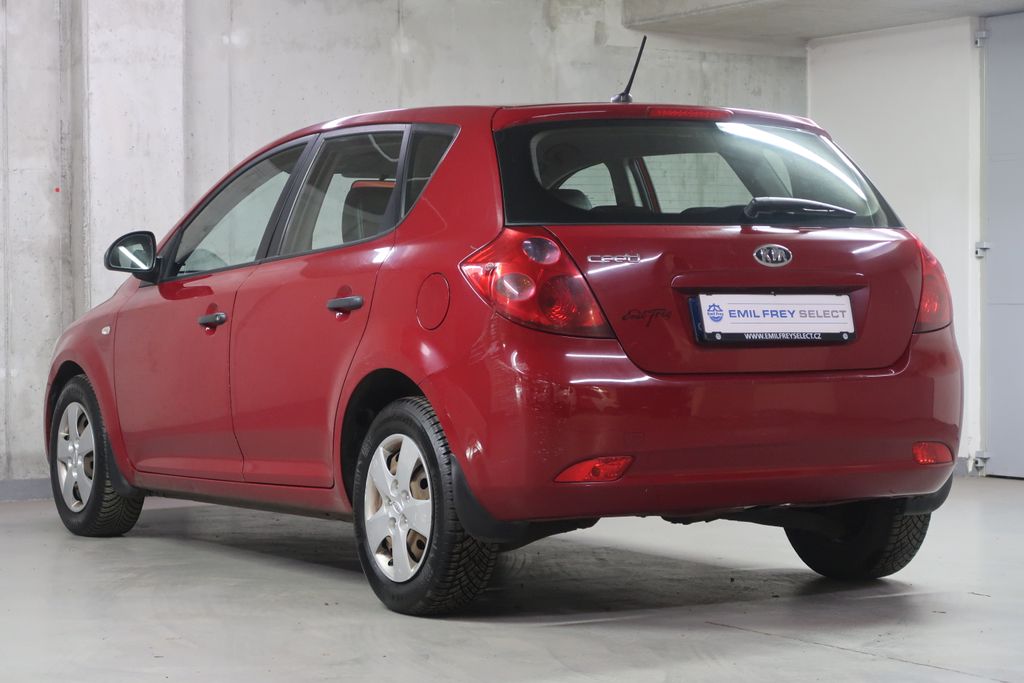 kia-ceed-1-4i-cz-manual - 6
