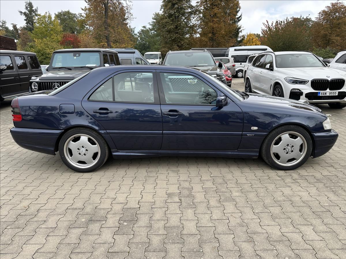 mercedes-benz-tridy-c-4-3-43-amg - 4