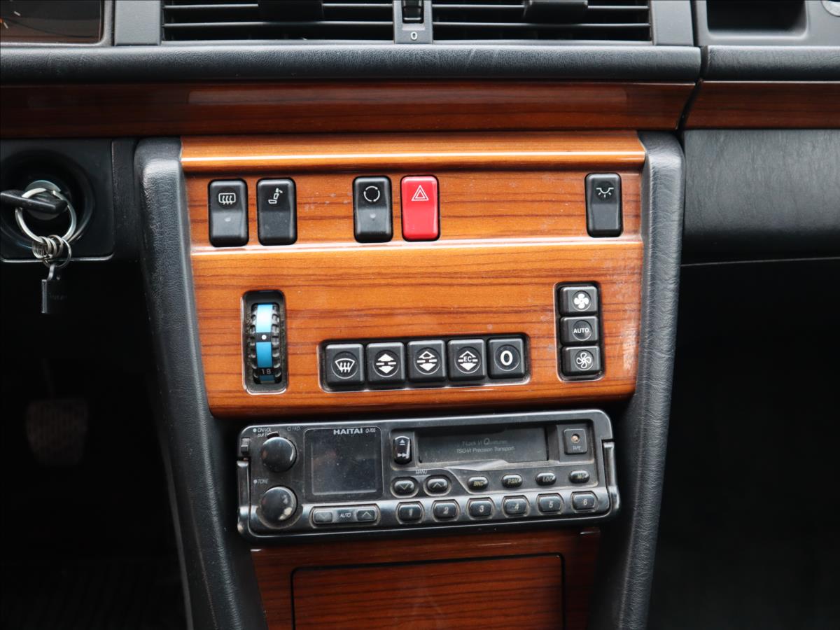 mercedes-benz-200-2-0-124-e-coupe-sportline - 8