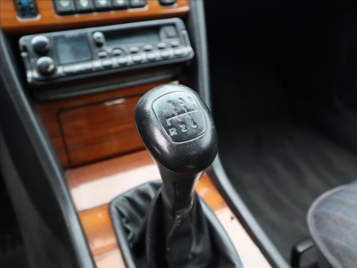 mercedes-benz-200-2-0-124-e-coupe-sportline - 9