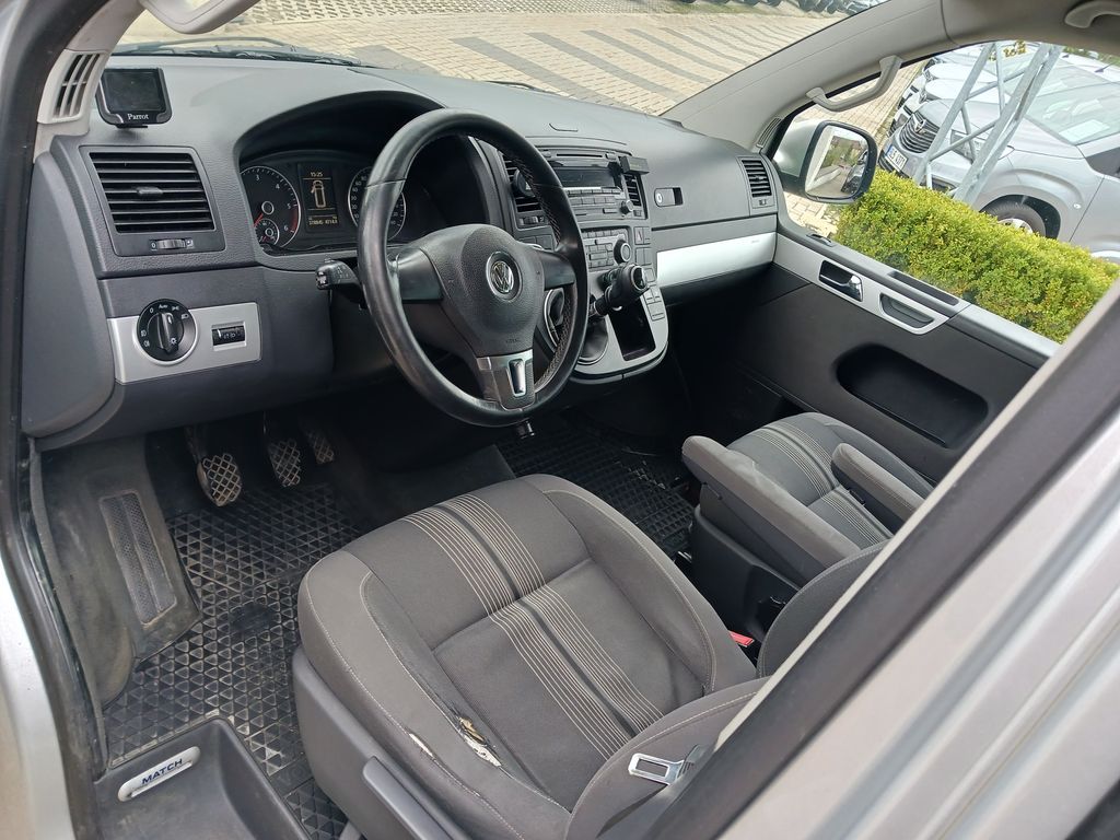 volkswagen-multivan-2-0-tdi-132kw-7-mist-4-motion - 9