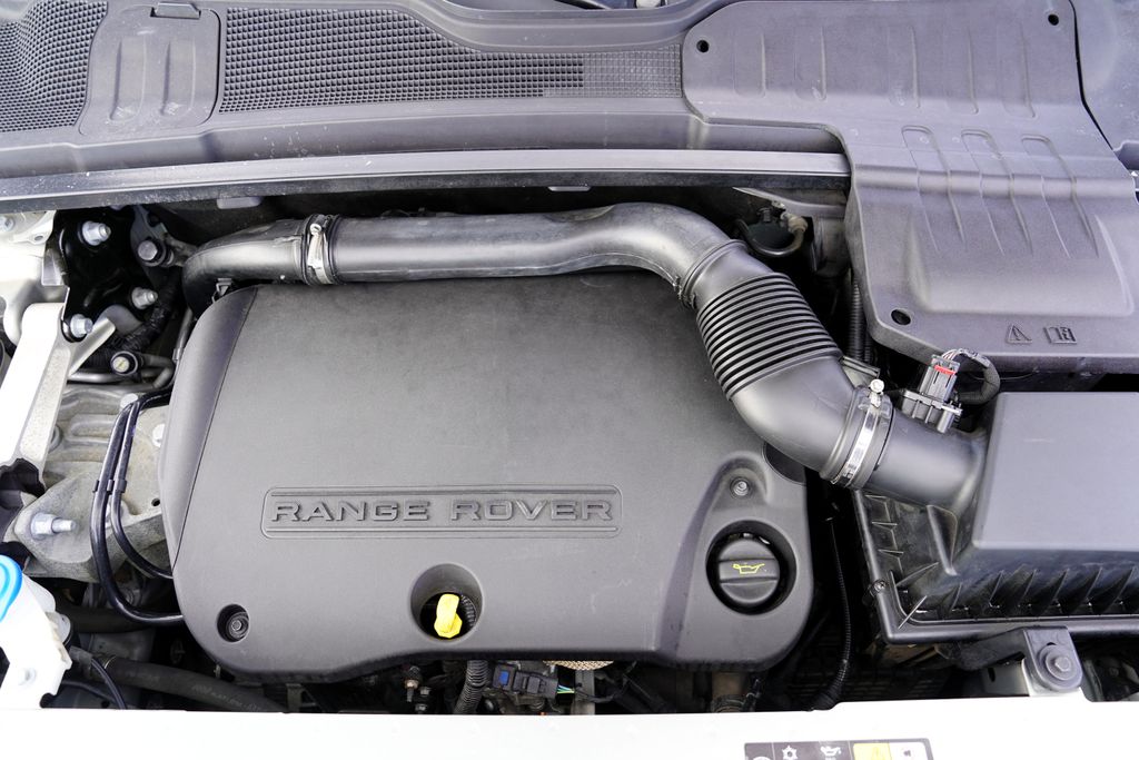 land-rover-range-rover-evoque-2-2-td4-140kw-4x4-at-kuze - 9