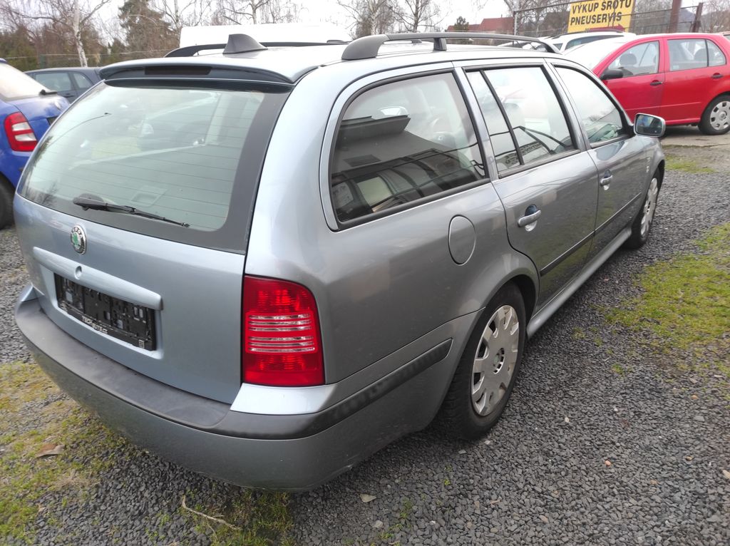 skoda-octavia-2-0-ambiente-combi - 4