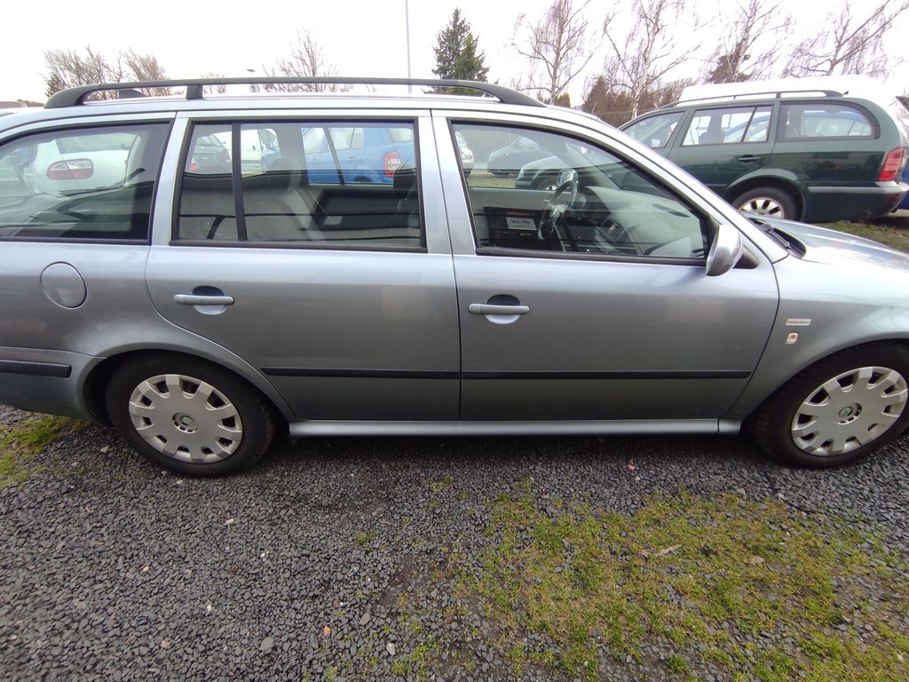 skoda-octavia-2-0-ambiente-combi - 5