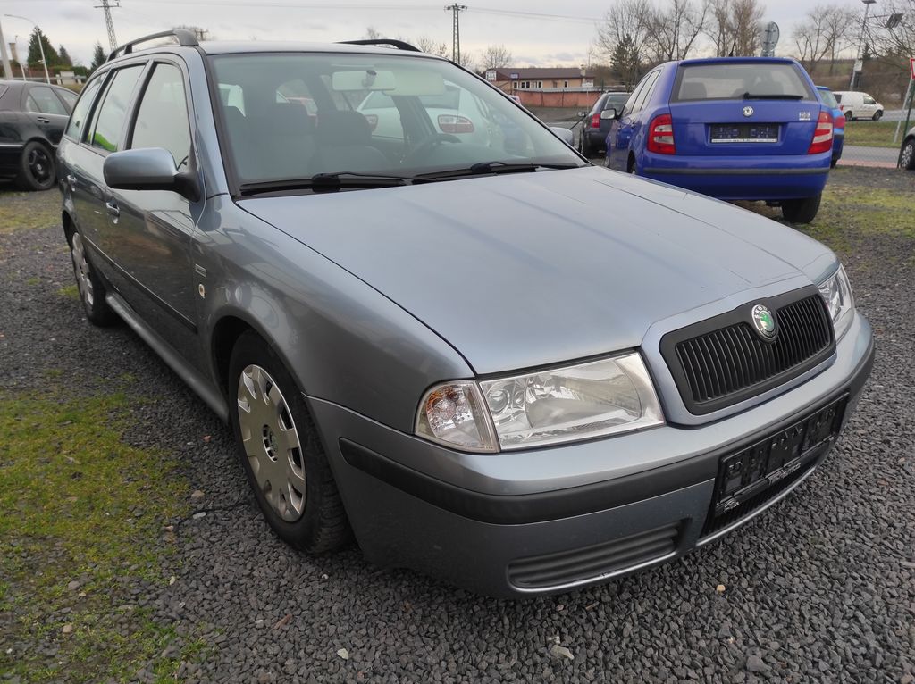 skoda-octavia-2-0-ambiente-combi - 6