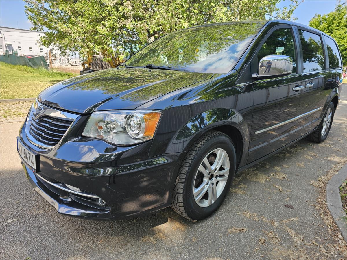 Lancia Voyager 2,8 2.8CRD 130KW 7.MÍST NAVI KŮŽE  2.8CRD 130KW 7.MÍST NAVI KŮŽE