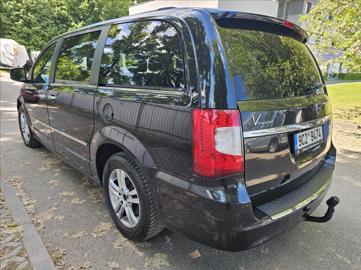 lancia-voyager-2-8-2-8crd-130kw-7-mist-navi-kuze-2-8crd-130kw-7-mist-navi-kuze - 3