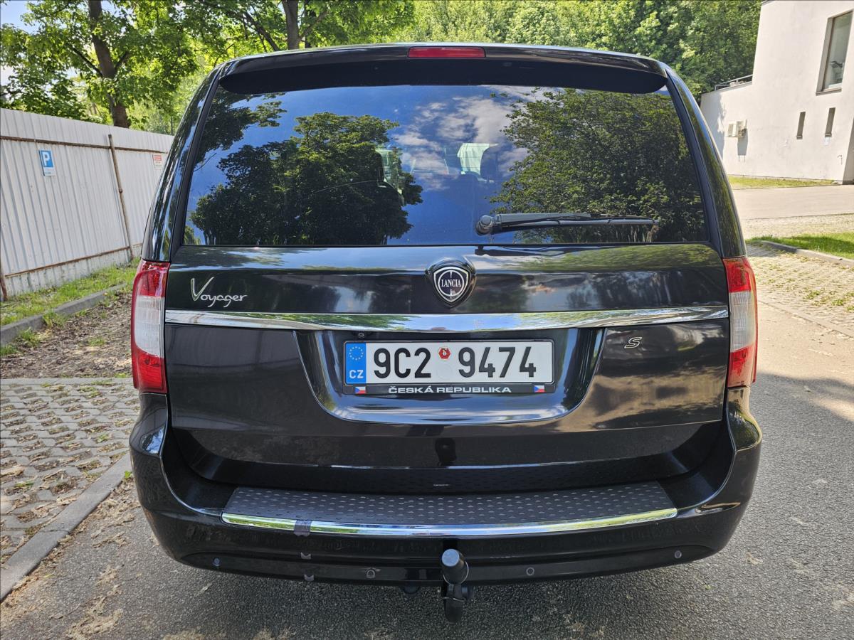 lancia-voyager-2-8-2-8crd-130kw-7-mist-navi-kuze-2-8crd-130kw-7-mist-navi-kuze - 4