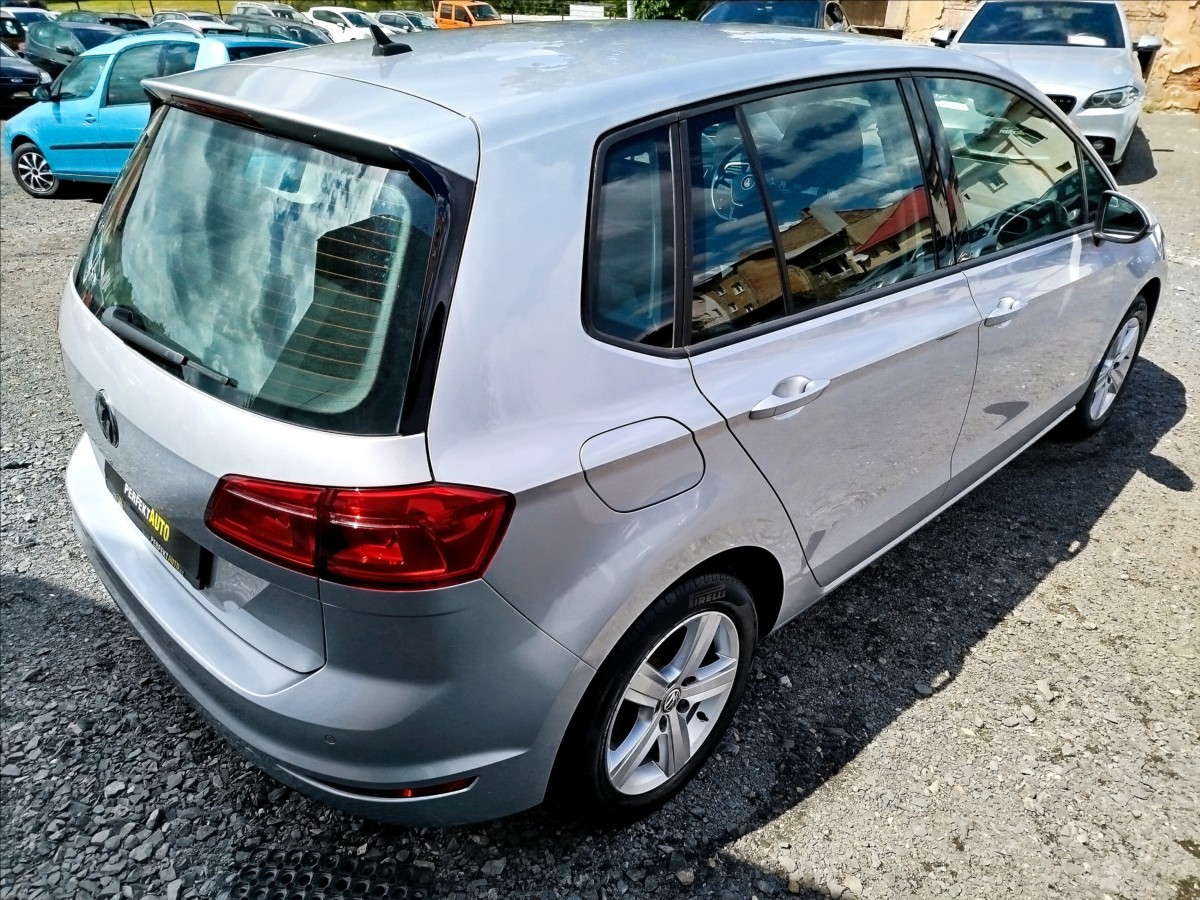 volkswagen-golf-sportsvan-2-0-tdi-110kw-nizky-najezd - 4