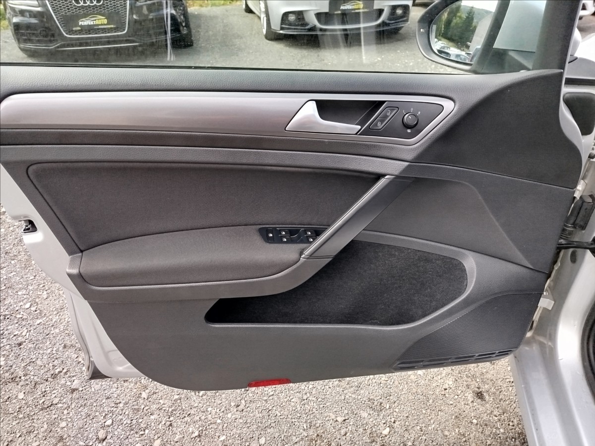 volkswagen-golf-1-6-tdi-81kw-pekny-stav - 9