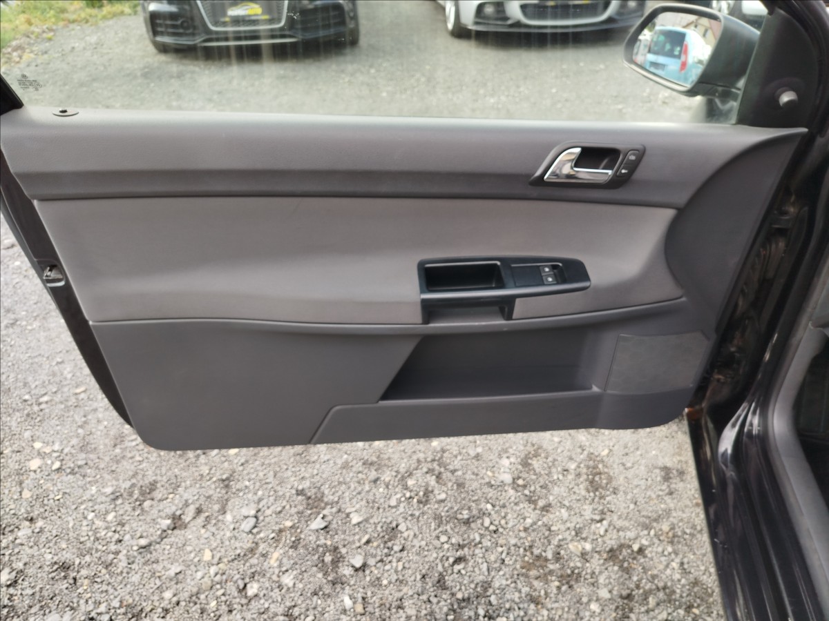 volkswagen-polo-1-2-i-44kw-1-majitel-klima - 8