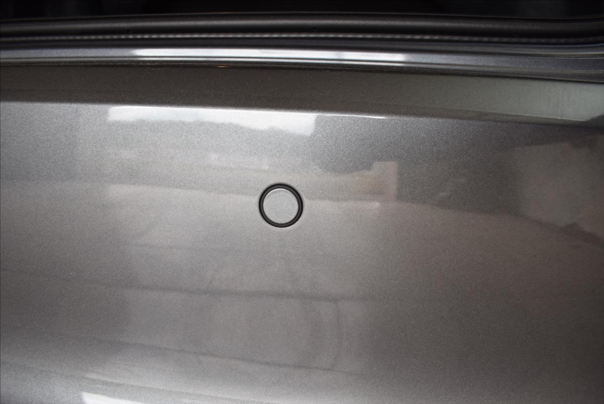 volkswagen-jetta-1-2-tsi-pr-servis-top-stav - 8