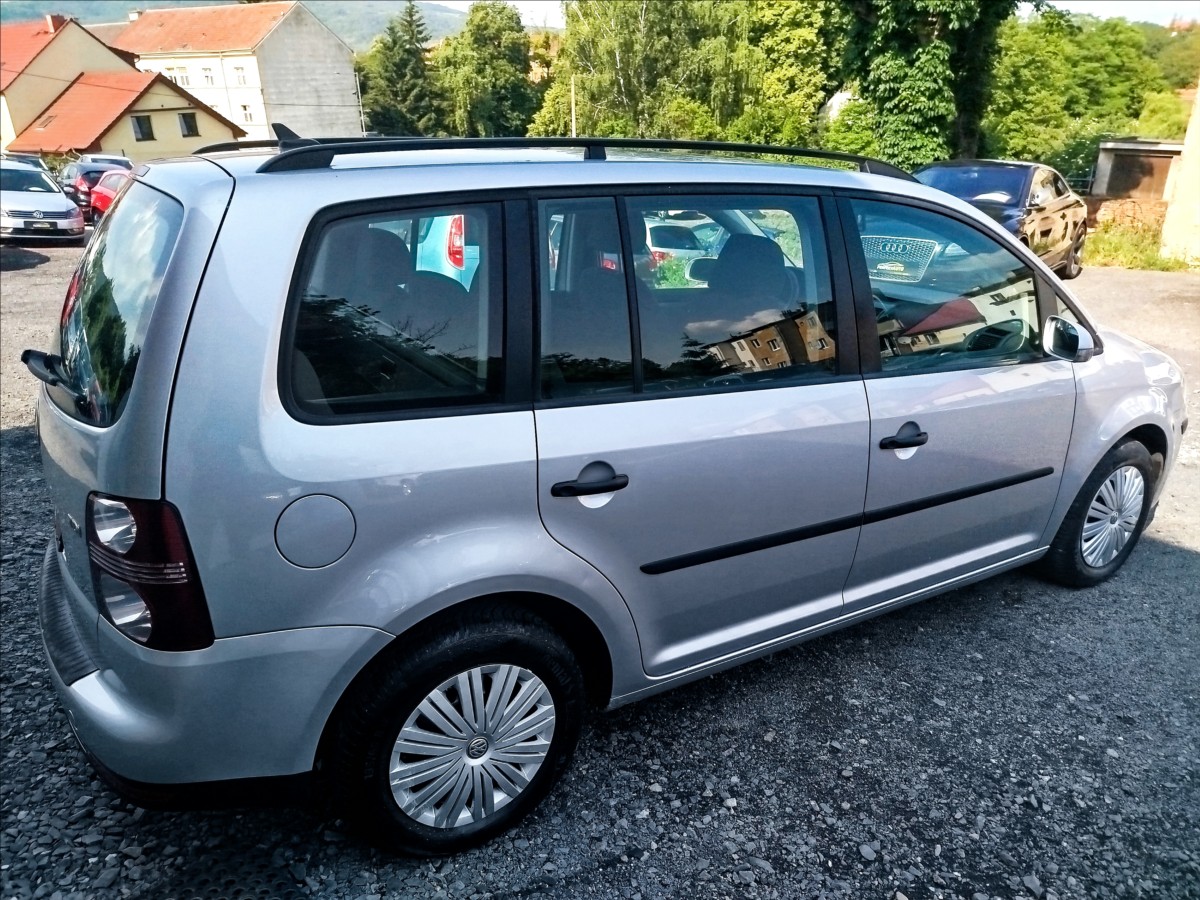 volkswagen-touran-1-9-tdi-77kw-6ti-kvalt - 4