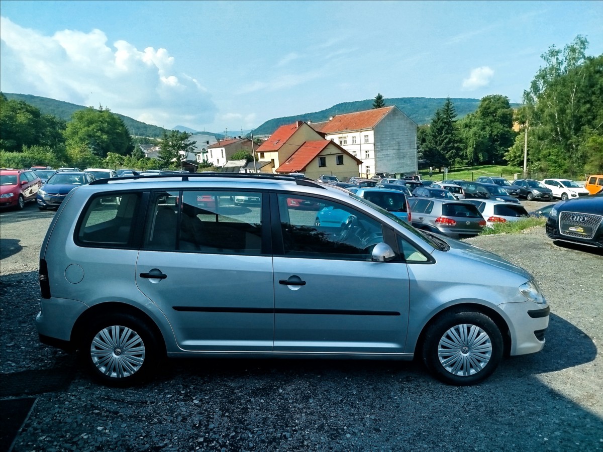 volkswagen-touran-1-9-tdi-77kw-6ti-kvalt - 5