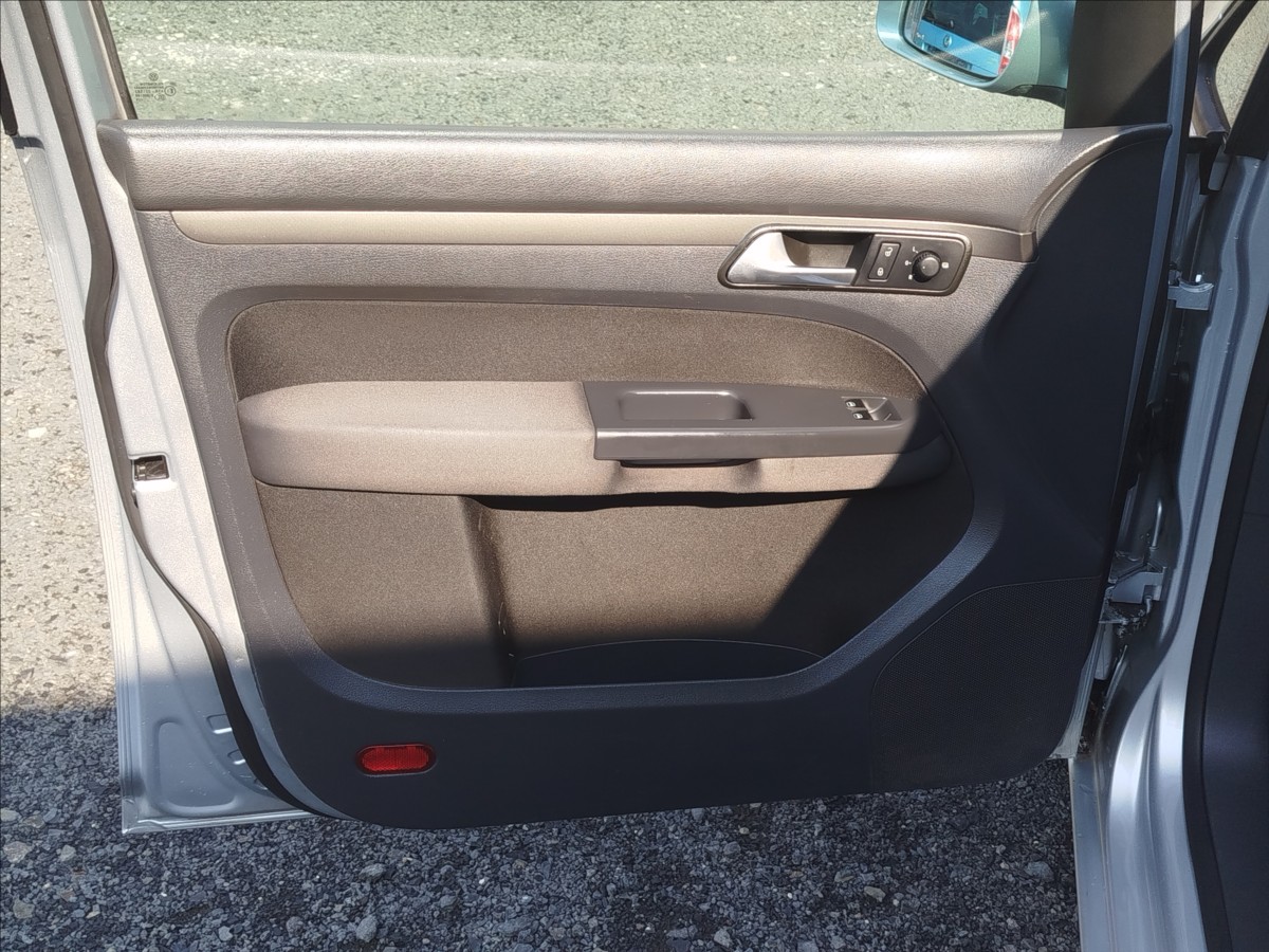 volkswagen-touran-1-9-tdi-77kw-6ti-kvalt - 8