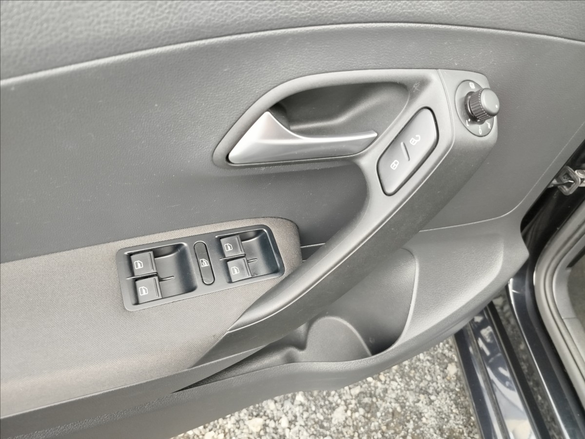 volkswagen-polo-1-2-i-51kw-5-dv-klima - 9