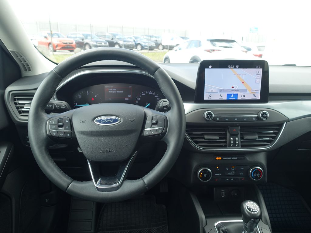 ford-focus-2-0-ecoblue-active-led-svetla - 8