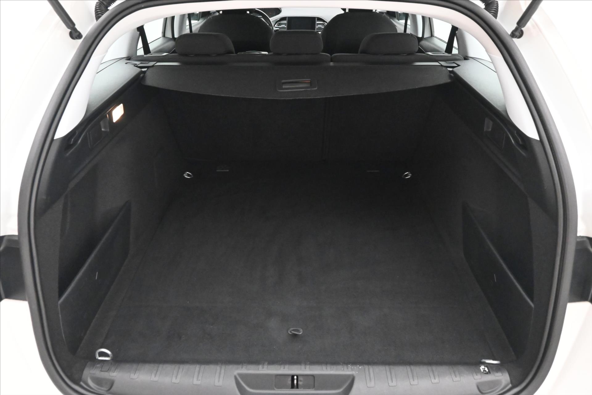 peugeot-308-1-5-bluehdi-96-kw-active-business-zaruka-az-5-let - 9