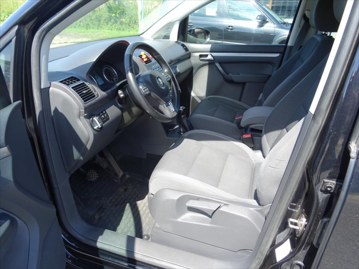 volkswagen-touran-2-0-tdi-103-kw - 8