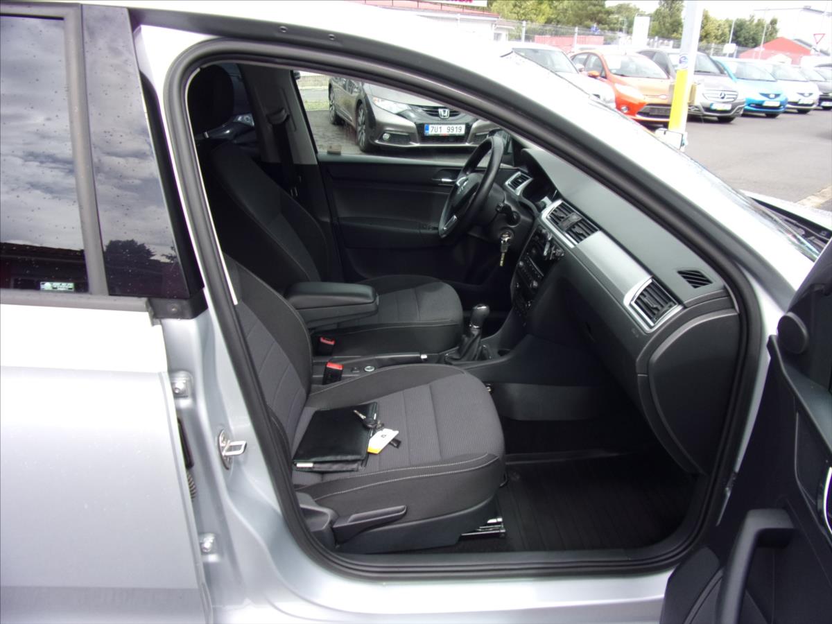 skoda-rapid-1-6-tdi-elegance-77kw-cr - 8