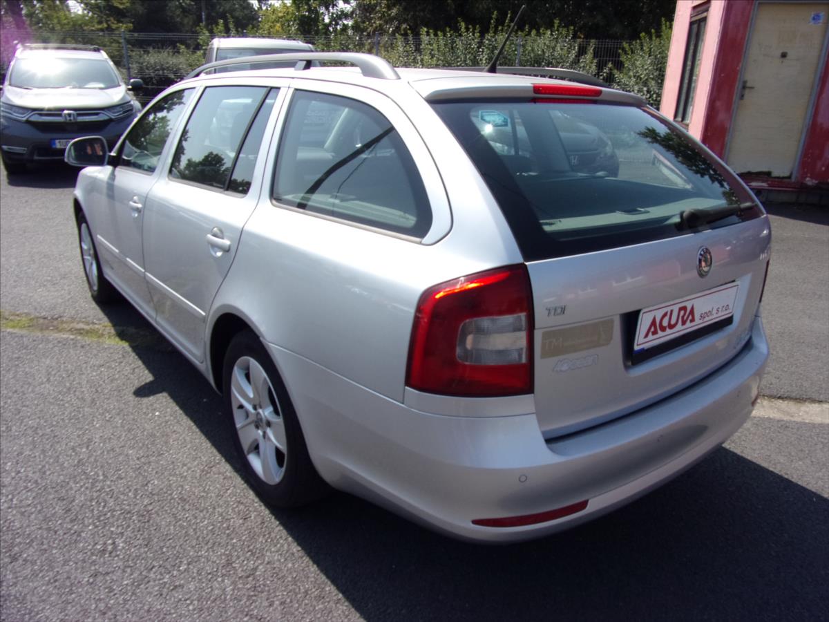 skoda-octavia-1-6-tdi-elegance-odp-dph - 4