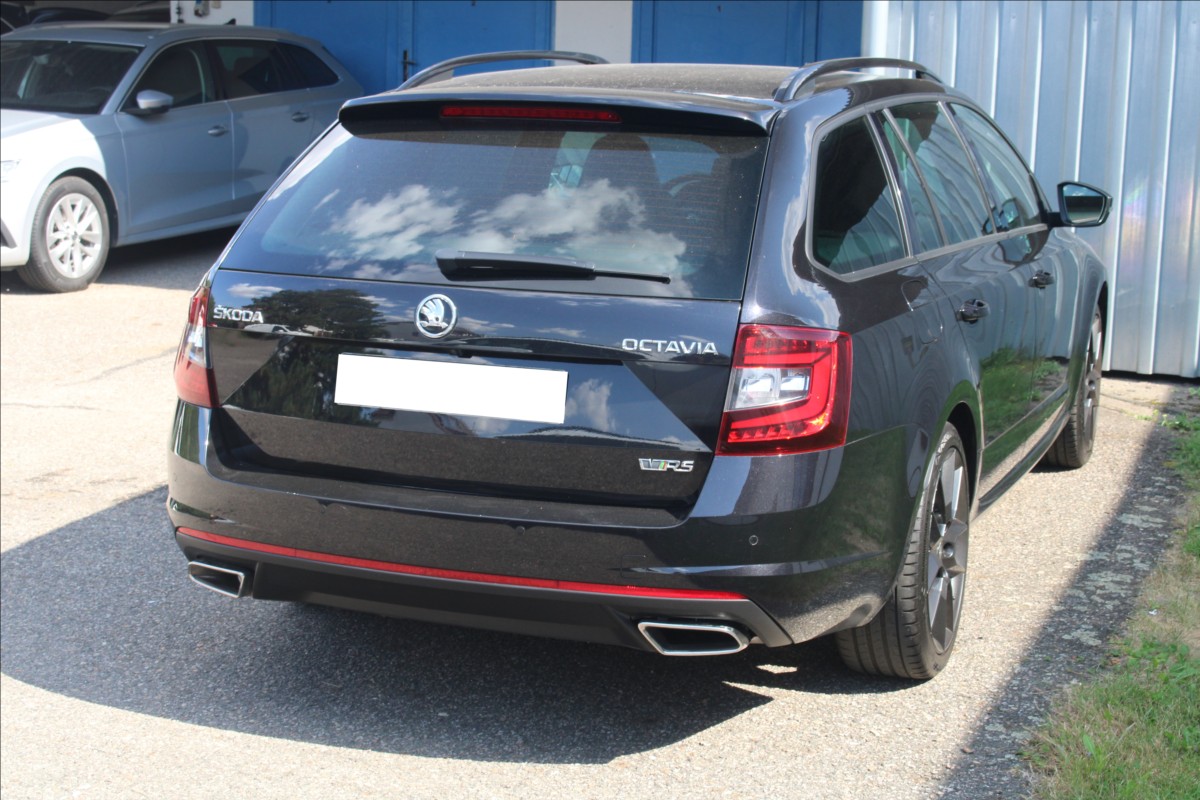 skoda-octavia-2-0-tdi-rs-challenge-kamera - 4