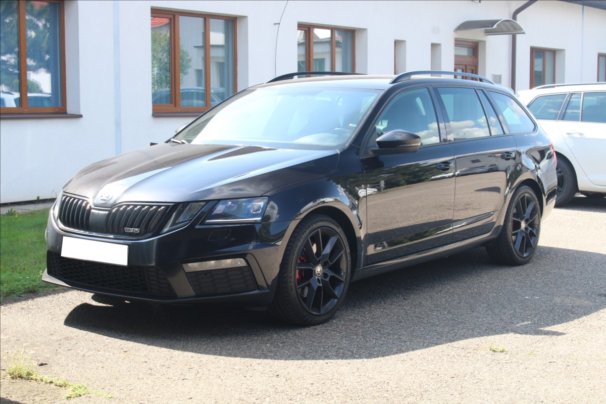 skoda-octavia-2-0-tdi-rs-challenge-kamera - 6